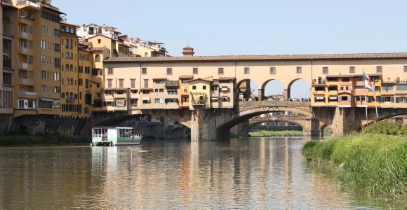 Firenze: Crociera turistica sul fiume Arno con commento