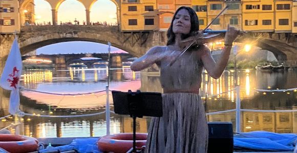 Florencia: Crucero por el río Arno con concierto en directo