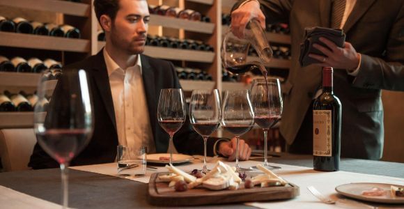 Bologna: degustazione di vini rossi e cibi italiani
