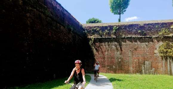 Passeio turístico de Lucca em E-bike ou City bike