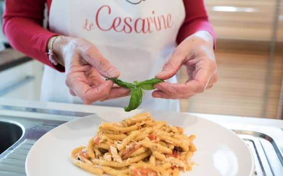 Demonstração de culinária em Aosta na casa de uma cesarina