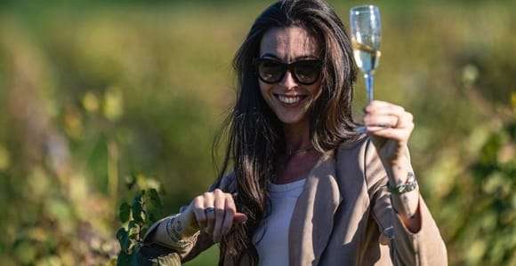 Pisa: Visita a Bodegas y Cata de Vinos con Maridaje Local