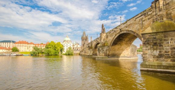 Prague : Visite guidée en bus et à pied avec croisière sur la rivière et déjeuner