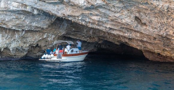 Из Сорренто: однодневная поездка на остров Капри с круизом на лодке