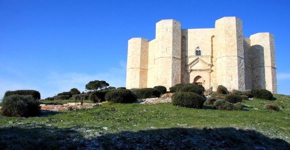 Castel del Monte Tour with transfer from Trani