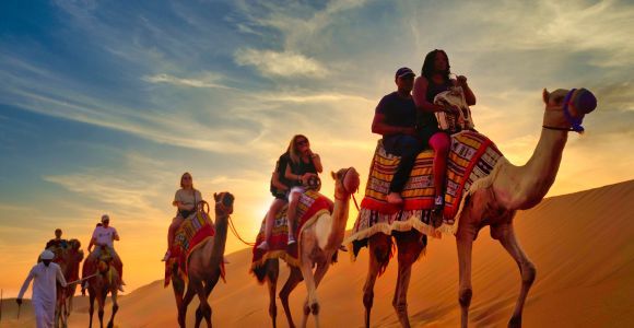 Dubai: Safari a dorso di cammello al tramonto, osservazione delle stelle, barbecue ad Al Khayma