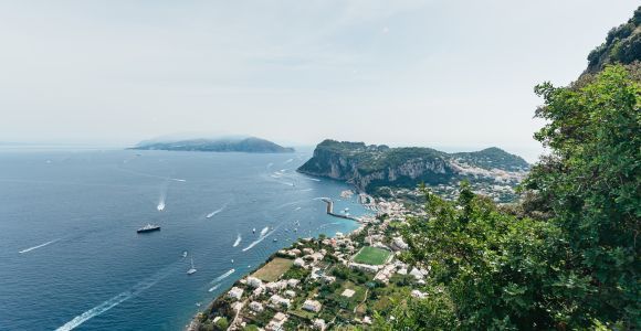 Desde Sorrento: Costa y Capri Paseo en Barco con Limoncello