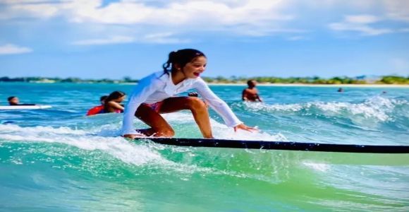 Karolina: lekcja surfingu dla początkujących i przedłużona wypożyczalnia desek surfingowych