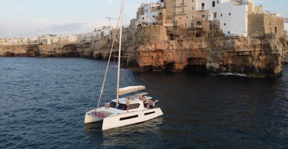 Polignano a Mare : Visite culinaire en catamaran avec apéritif et cuisine locale