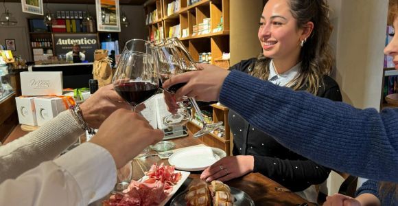 Милан: аперитив с выбором блюд и бокал вина