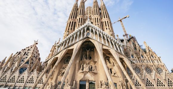 Barcellona: Biglietto di ingresso prioritario e tour della Sagrada Familia