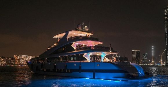 Dubai: Esperienza con superyacht con musica dal vivo e bevande