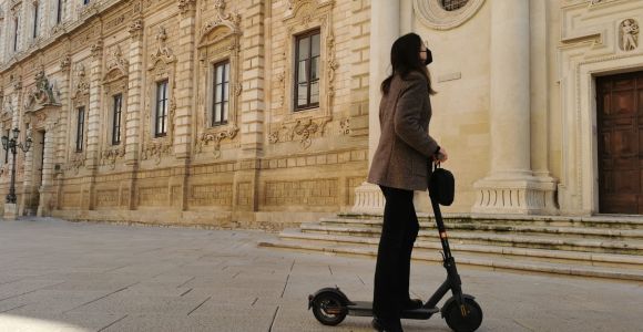 Lecce: Wycieczka po mieście z przewodnikiem elektrycznym skuterem z Muzeum Żydowskim