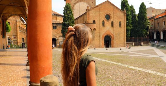 Bolonia: Tour privado de Santo Stefano con degustación de comida