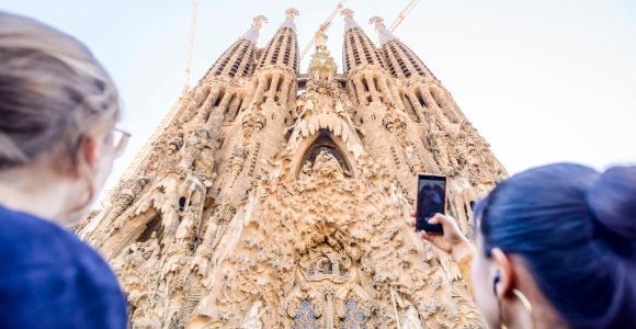 Barcelona: Zwiedzanie Sagrada Familia z opcjonalnym dostępem do wieży