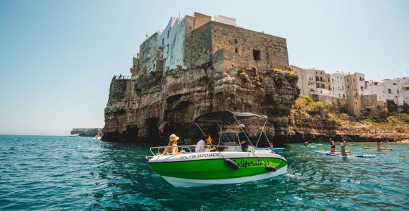 Polignano a Mare: Prywatna wycieczka łodzią motorową do jaskini z aperitifem
