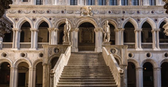 Венеция: проход вне очереди в Дворец Дожей с путеводителем