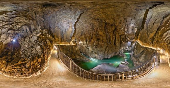 Yeguada Lipica y Cuevas de Škocjan desde Trieste