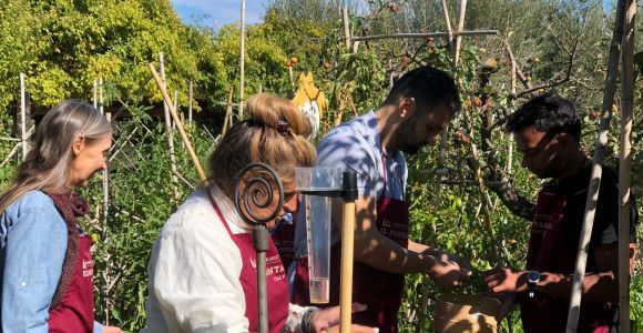 Paciano: Ekologiczna lekcja gotowania na farmie z lunchem i winem