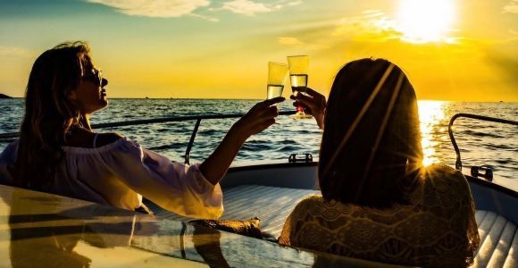La Spezia : tour en bateau au coucher du soleil avec Aperitivo et collations