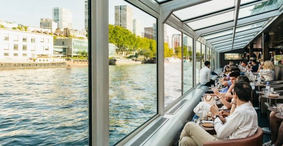 París: Cena Crucero por el Sena con Vistas Panorámicas