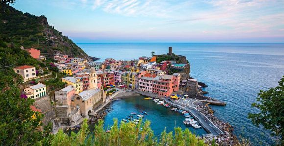 Cinque Terre: Rejs wycieczkowy łodzią hybrydową z przystankiem na pływanie