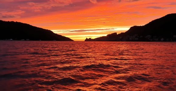 La Spezia: tour in barca al tramonto di Porto Venere e delle isole con cena