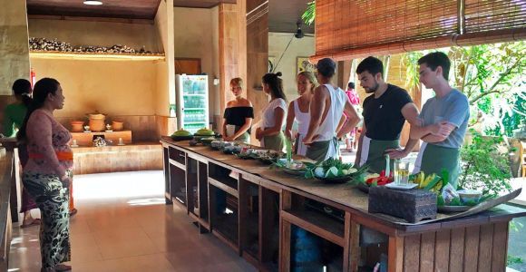Ab Ubud: Authentischer Kochkurs in einem Dorf vor Ort