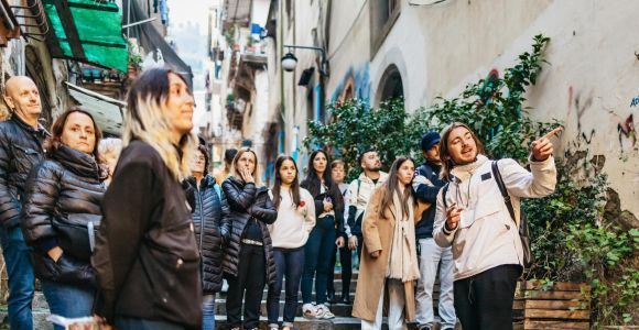 Tour a pie histórico y de arte callejero de Nápoles