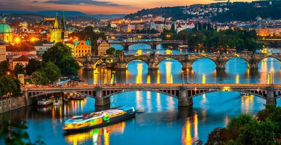 Prague : croisière nocturne sur la Vltava avec buffet