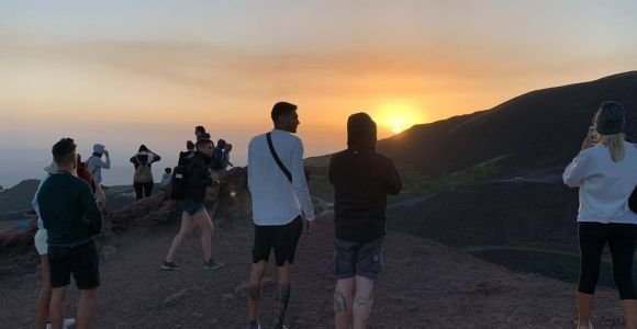 Катания: тур на джипе на закате на горе Этна