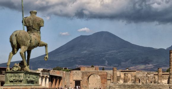From Naples: Pompeii and Vesuvius Tour with Lunch