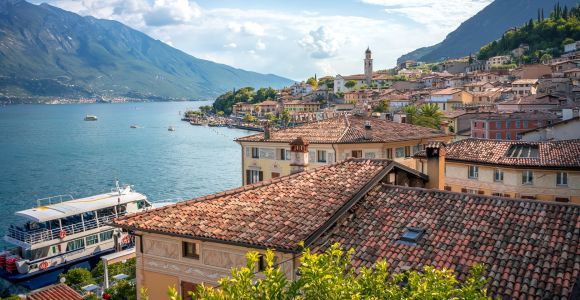 Tour de día completo por el Lago de Garda: Autobús y barco público con guía