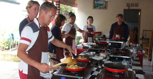 Ubud : Cours de cuisine balinaise et visite du marché avec transferts