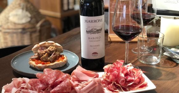 Милан: аперитив с дегустационной тарелкой и бокалом вина