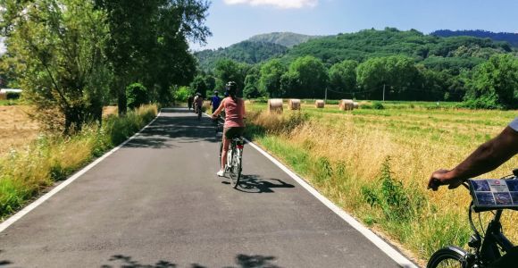 Lucca: Wycieczka rowerowa z przewodnikiem po winnych szlakach