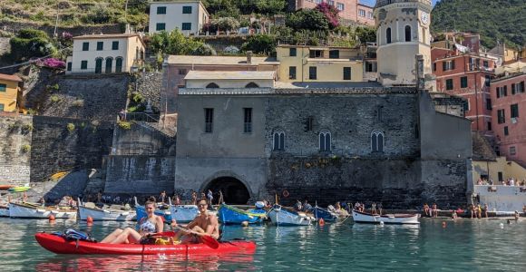 Da Monterosso: Tour della baia di Vernazza in kayak
