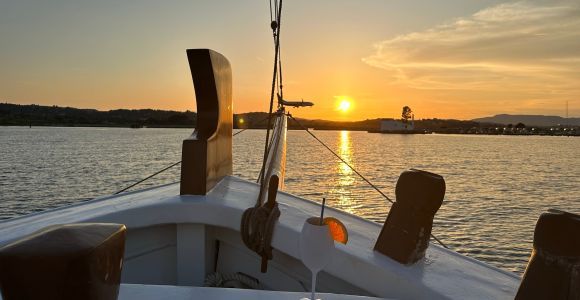 Korfu: Rejs o zachodzie słońca klasyczną łodzią z koktajlami i przekąskami