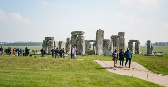 From London: Stonehenge Half-Day Trip with Snack Pack Option