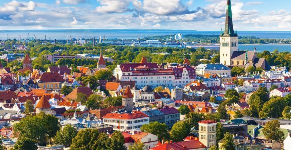 Из Хельсинки: экскурсия по Таллинну на целый день на пароме