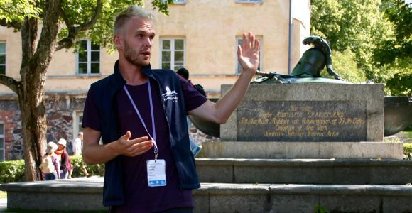 Suomenlinna: Guided Walking Tour with an Authorized Guide