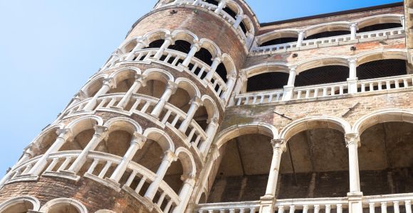 Venecia: entrada al palacio Contarini del Bovolo