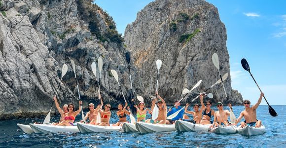 Capri : Excursion en kayak dans les grottes et sur les plages