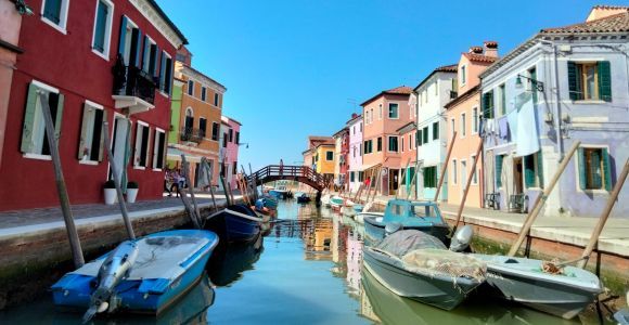 Venecia: Tour privado en barco por Murano y Burano con servicio de recogida del hotel