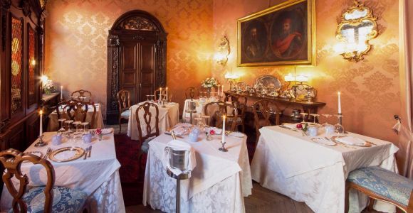 Wenecja: Romantyczna kolacja w pałacu i prywatna przejażdżka gondolą