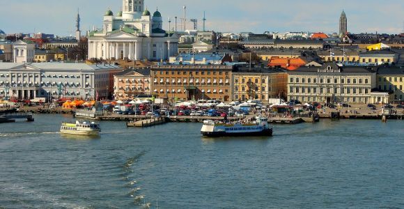 Helsinki: Express Walk with a Local in 60 minutes