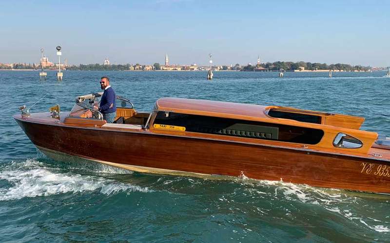 Murano és Burano csónakos túra helyi idegenvezetővel