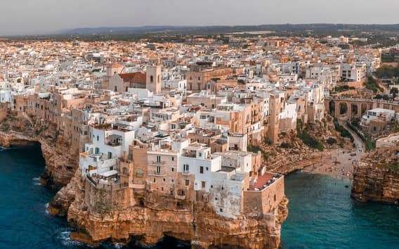 Von Bari aus: Ganztagestour nach Polignano und Alberobello
