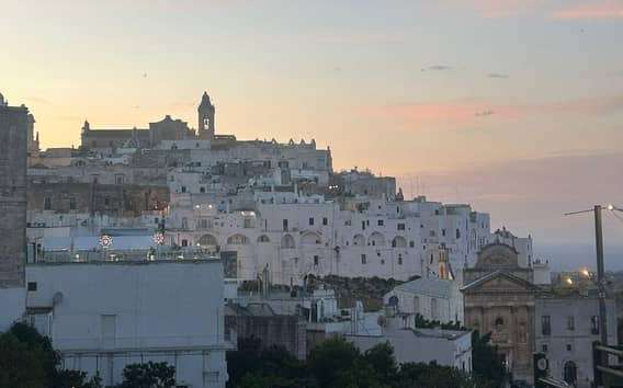 Tour privado en tuk tuk eléctrico por Ostuni y su catedral