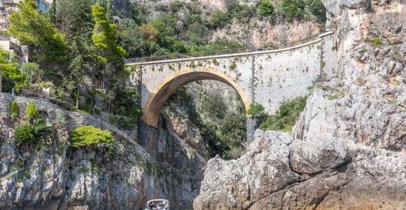 Da Sorrento: Escursione di un giorno in barca in Costiera Amalfitana